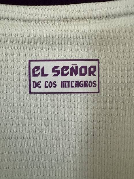Bajo el cuello