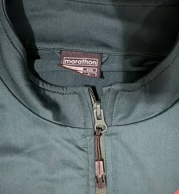 Cuello y etiqueta